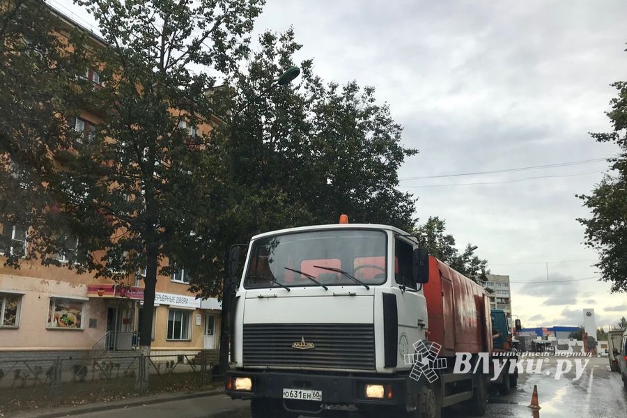 На проспекте Ленина затруднено движение (ФОТО)