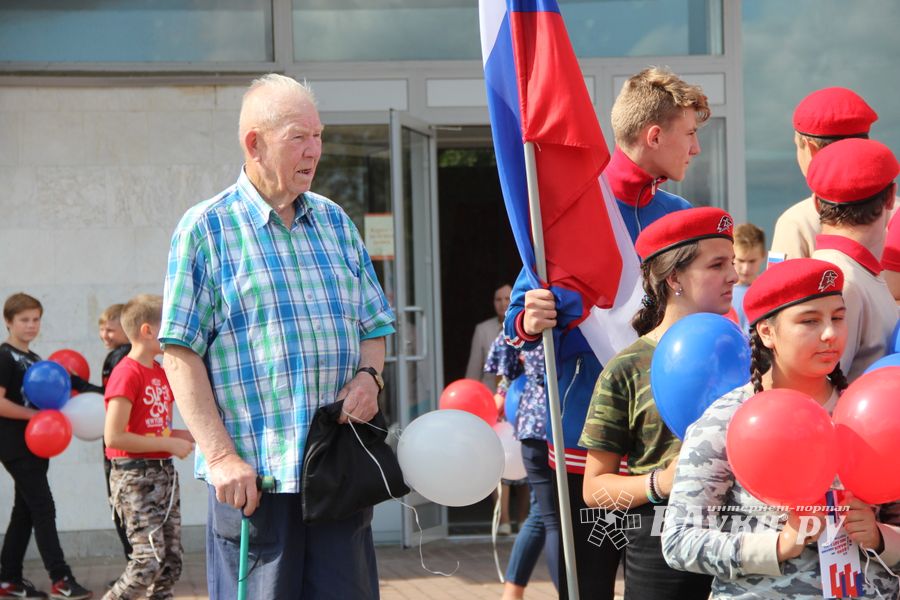 Великолучане отмечают День флага (ФОТО)