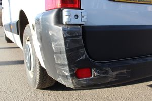 В Великих Луках мопедист врезался в микроавтобус и скрылся (ФОТО)