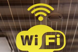 Автомойка в Великих Луках дарит подарки в День автомобилиста (ФОТО)