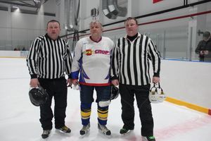 Две великолукские команды хоккеистов одержали победы в домашних матчах (ФОТО)