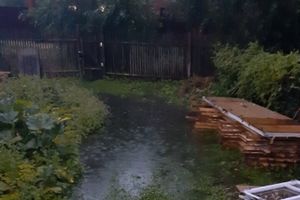 Великолучане жалуются на потопы во дворах (ФОТО)