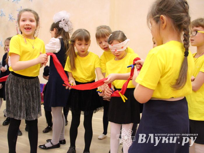 В школе №13 прошёл конкурс «А ну-ка, девочки!» (ФОТО)