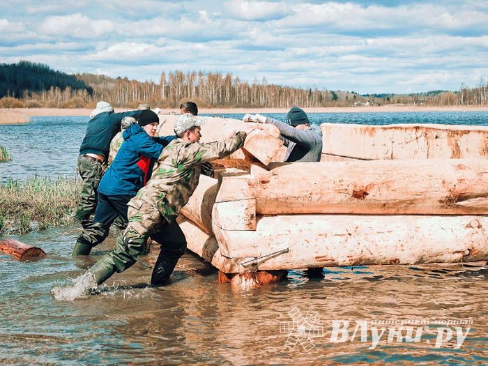 Часовню-купель в память о погибших великолукских паломниках освятили в Изборске