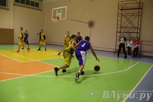 В Великих Луках проходят игры Чемпионата АСБ (фото)