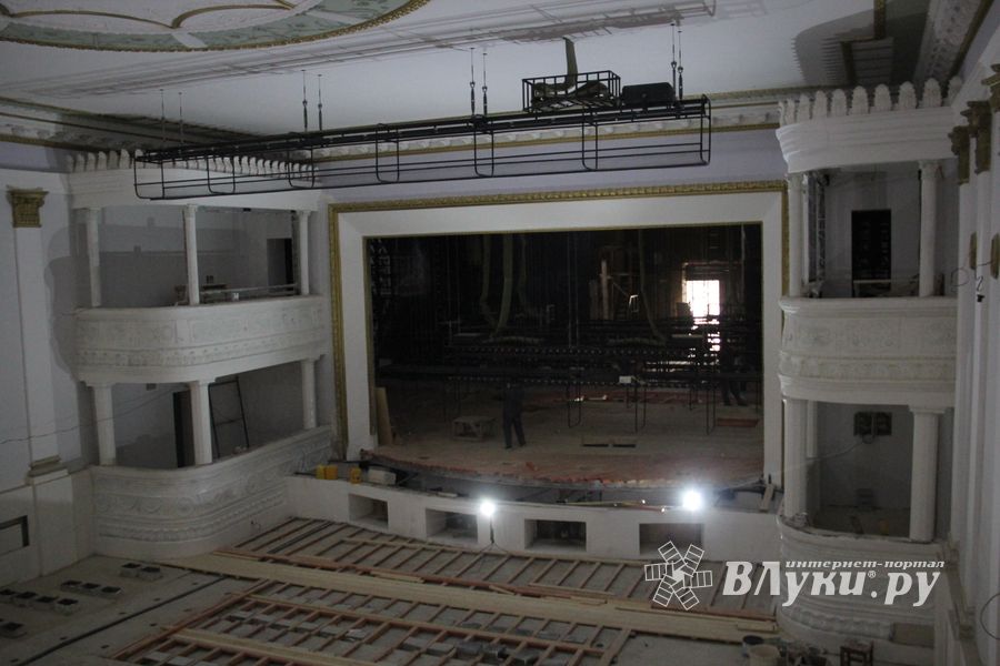 Андрей Турчак в Драмтеатре  Великих Лук: Не превращать малый зал в банкетный! (ФОТО)