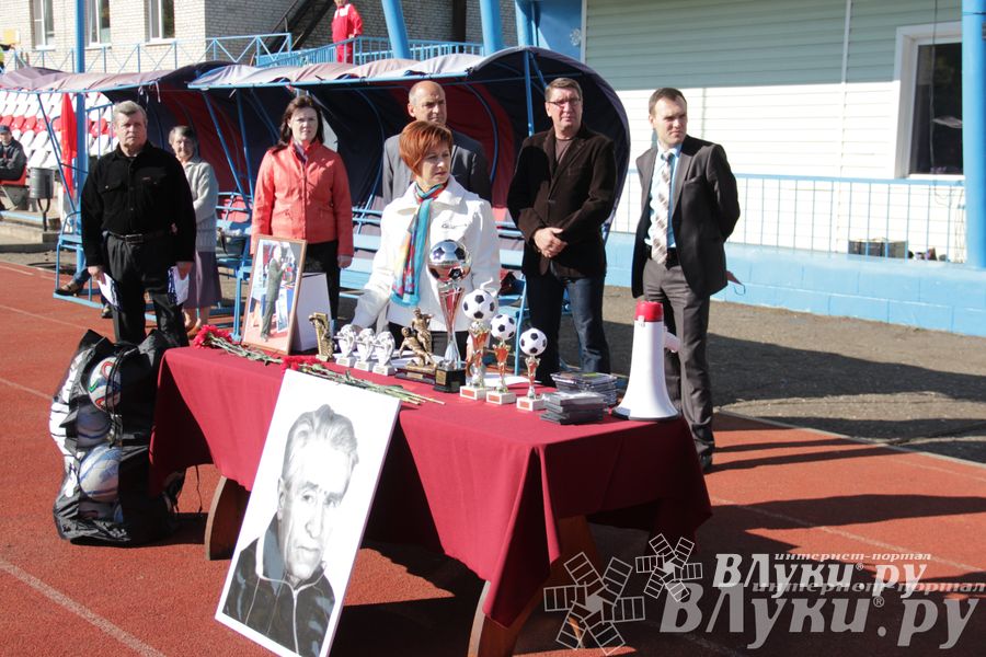 В Великих Луках стартовал открытый турнир по футболу