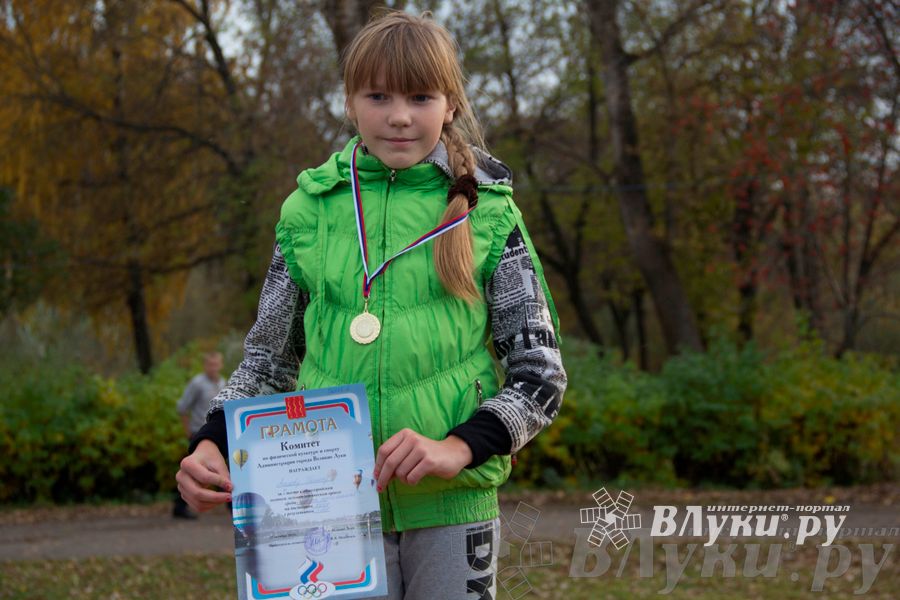 В Великих Луках прошел «Осенний кросс» 