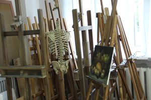 В Великих Луках ремонтируют детскую художественную школу (ФОТО)