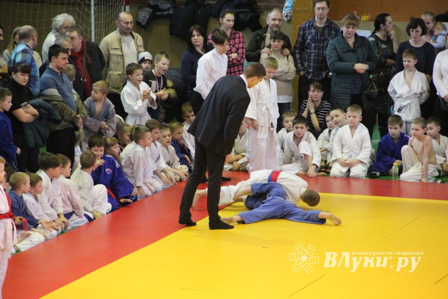 В Великих Луках прошли соревнования, посвященные памяти героев 6-й роты (ФОТО)