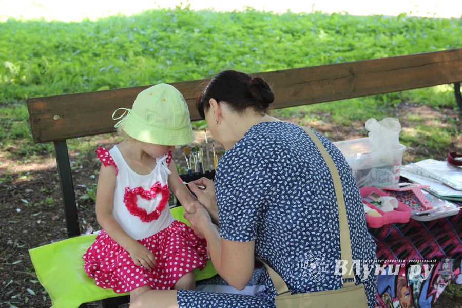 В городском парке Великих Лук прошёл День мороженого