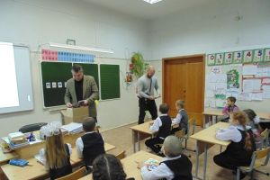 Учащимся Псковского района напомнили о правилах безопасного поведения на дорогах (фото)
