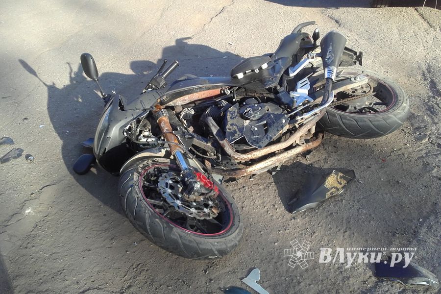 На ул. Глинки сбили несовершеннолетнего мотоциклиста (ФОТО)