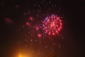 9 мая в Великих Луках. Шествие и салют