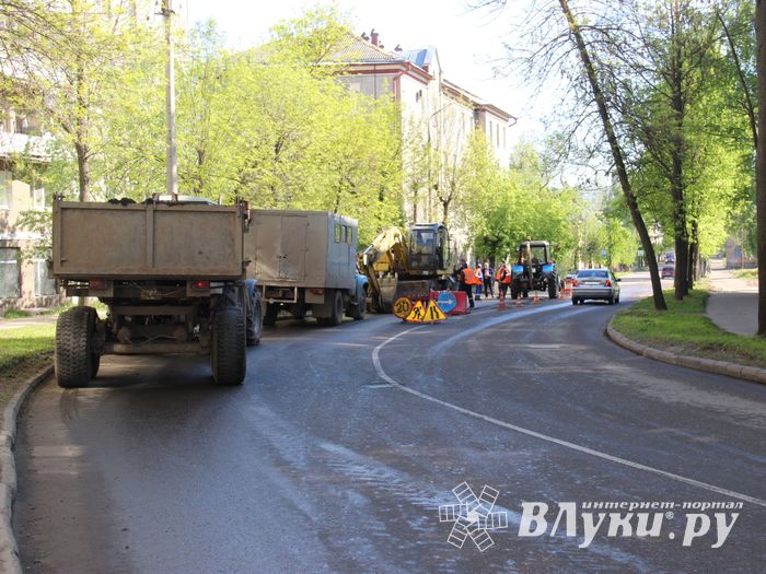 На Ставского ликвидируют аварию в водопроводе (ФОТО)