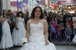 В Великих Луках бегали невесты (ФОТО)