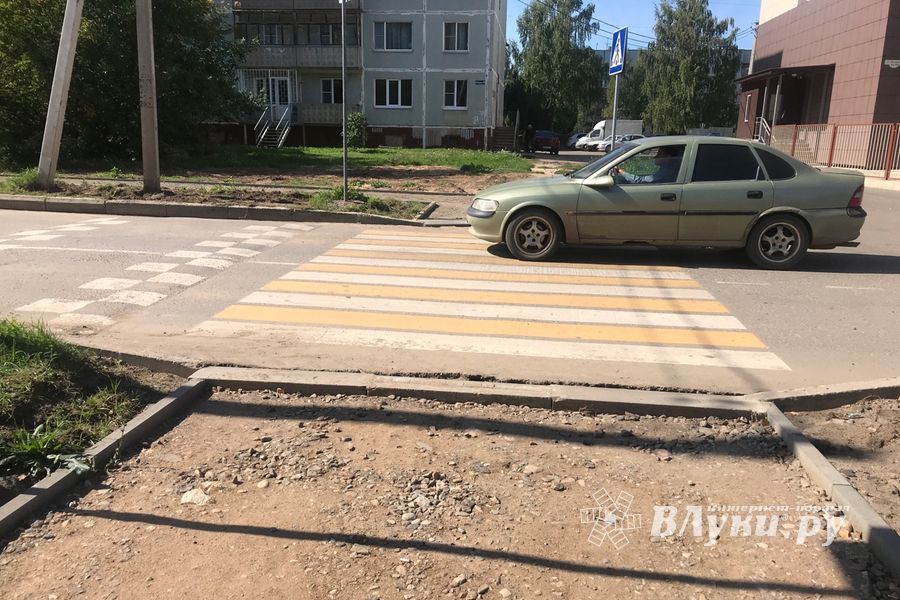 На ул. Пескарёва наконец появится тротуар (ФОТО)