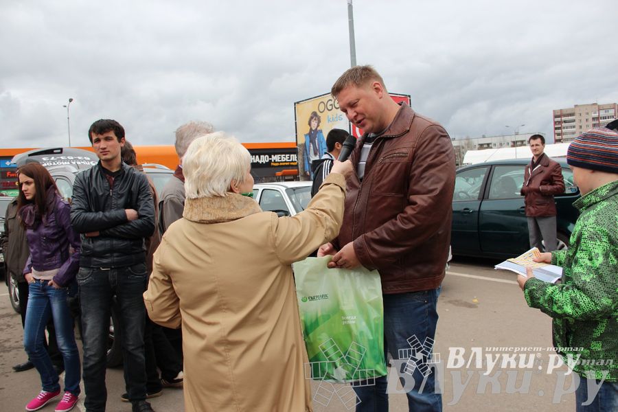 В Великих Луках прошла автомобильная ярмарка