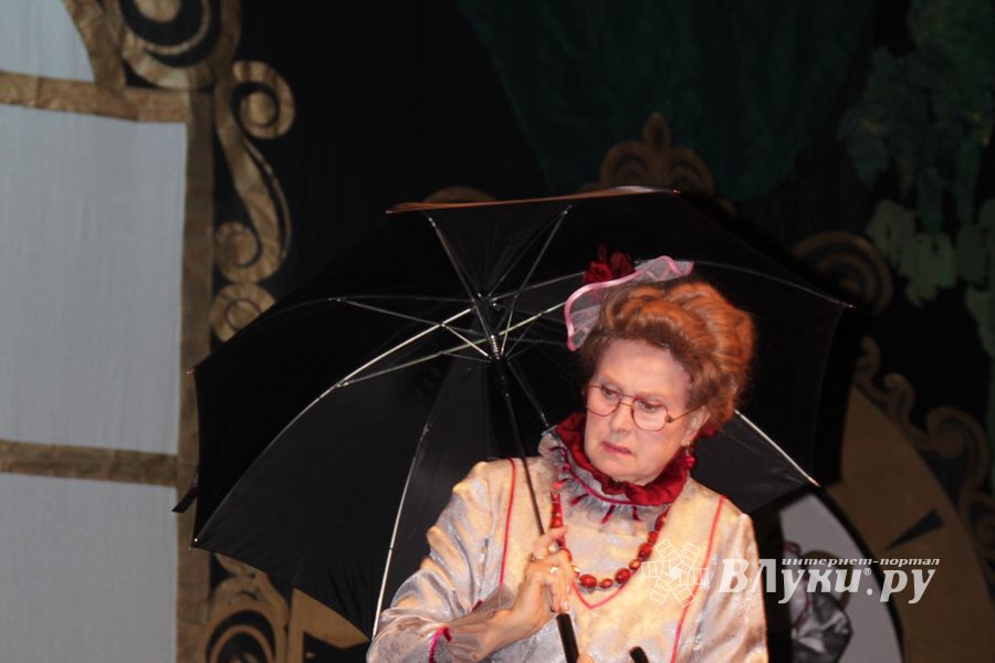 «Принцессу на горошине» и «Свинопаса» показал Великолукский драматический театр (фото)