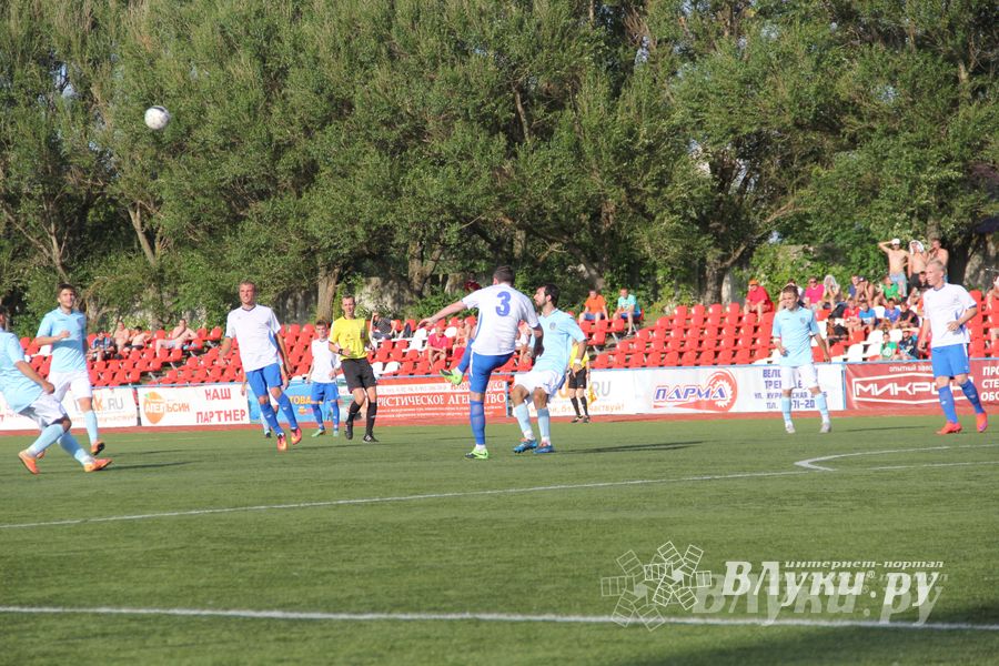 В Великих Луках состоялся матч Первенства СЗФО по футболу между командами «Луки-Энергия» и «Химик»