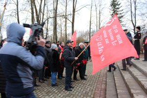 Родственники погибших солдат приняли участие в возложении цветов в Великих Луках