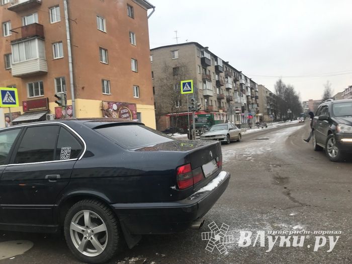 Неработающий светофор — виновник ДТП и хаоса на перекрёстке (ФОТО)