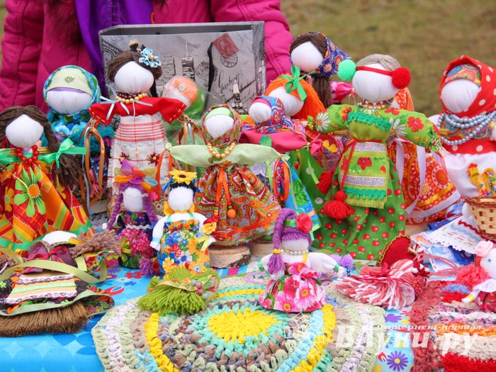 В Великих Луках сожгли Масленицу (фото)