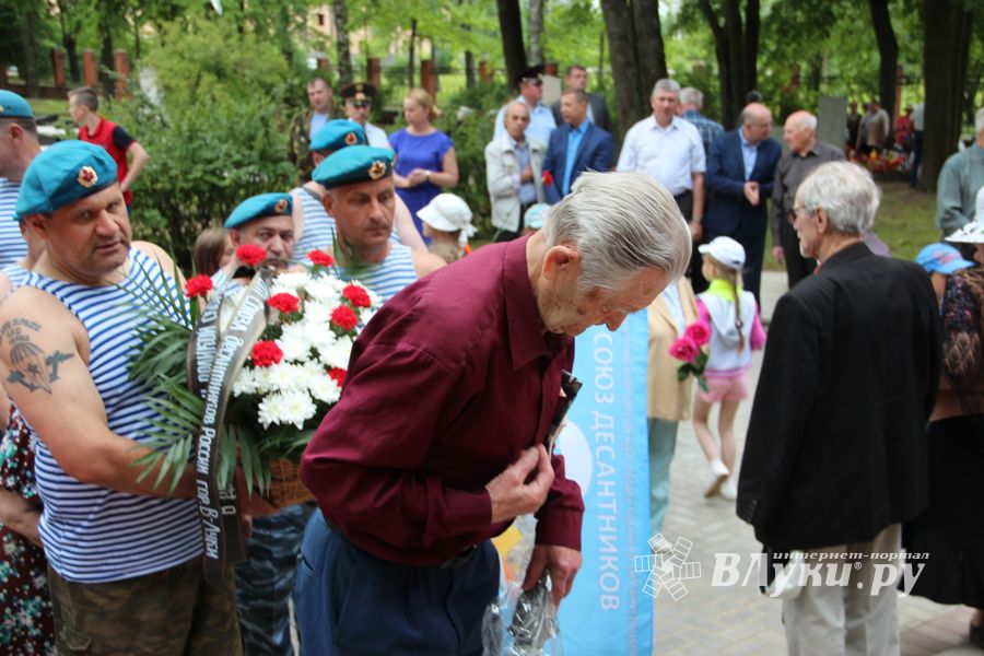 В Великих Луках проходит День памяти и скорби (ФОТО)