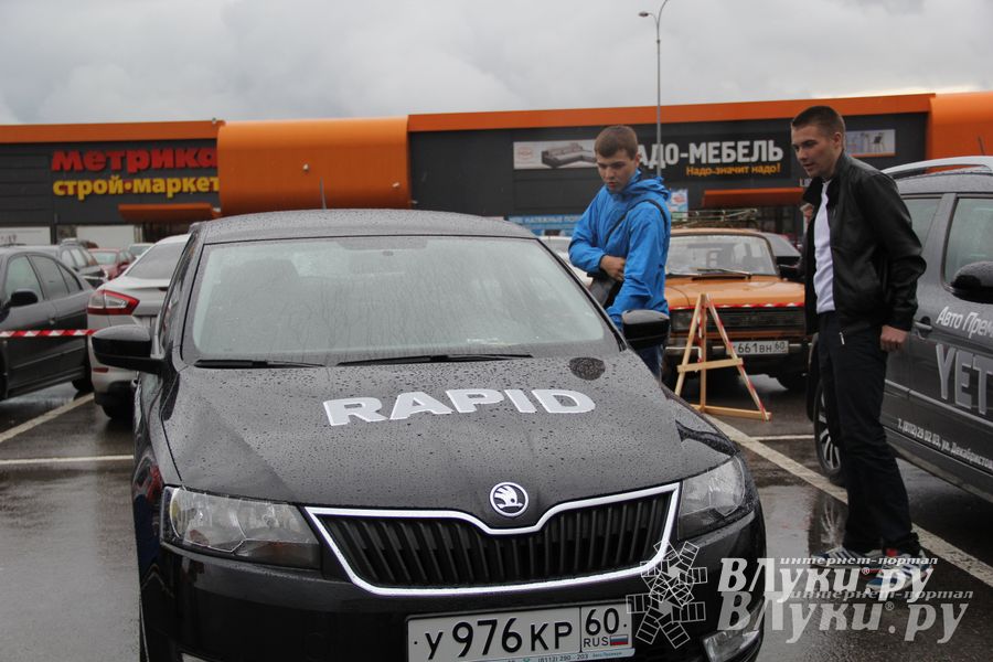 В Великих Луках прошла «Весенняя автоярмарка Великие Луки — 2015» (фото)