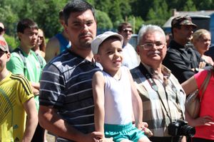 В Великих Луках состояли соревнования по подтягиванию на турнике (фото)