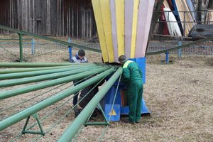 Аттракционы великолукского парка проверили на безопасность (ФОТО)