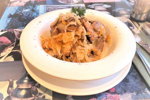 Приближается зима. Время зайти в гости. Точнее – в «Гости»