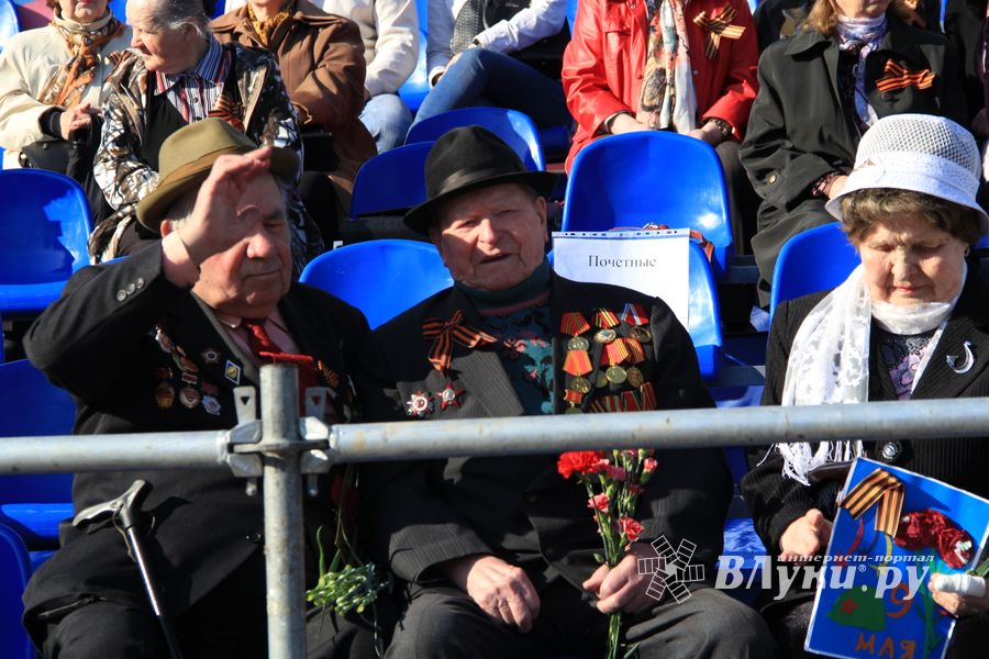 Великие Луки отмечают День Победы