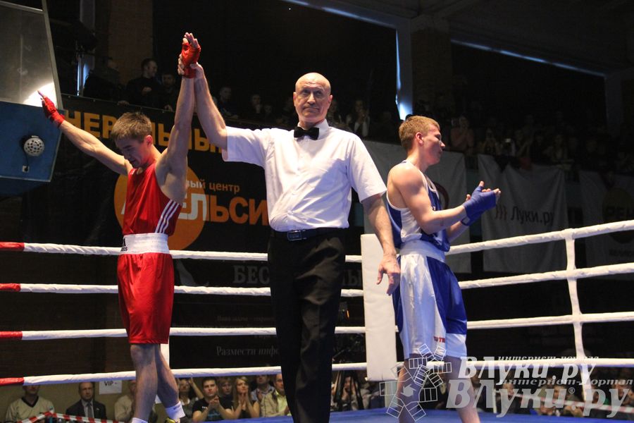 В Великих Луках состоялась матчевая встреча по боксу