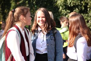 Самую многочисленную школу Великих Лук пополнили 116 первоклассников (ФОТО)