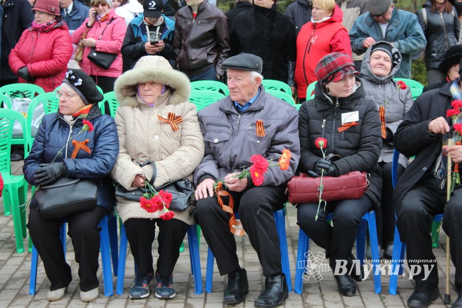 В Великих Луках День Победы празднуют все поколения (ФОТО)
