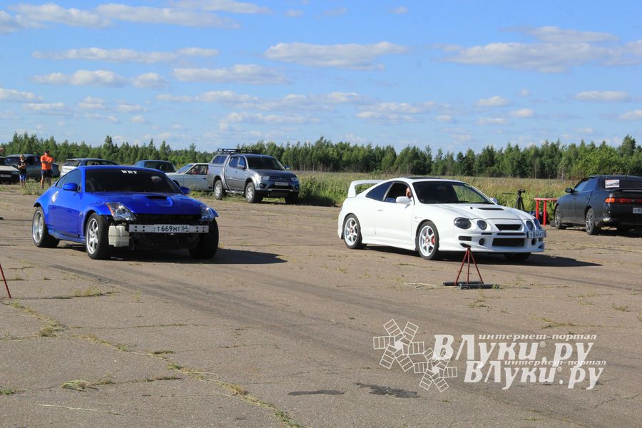В Великих Луках прошел I этап Открытого чемпионата г. Великие Луки по Drag Racing (фото)