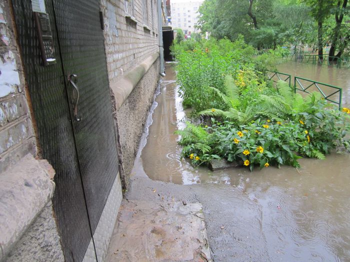 Выявлен самый затопленный двор в Великих Луках (ФОТО)