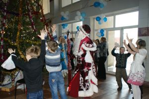 В Псковской области полицейские, артисты и общественники организовали детский праздник (фото)