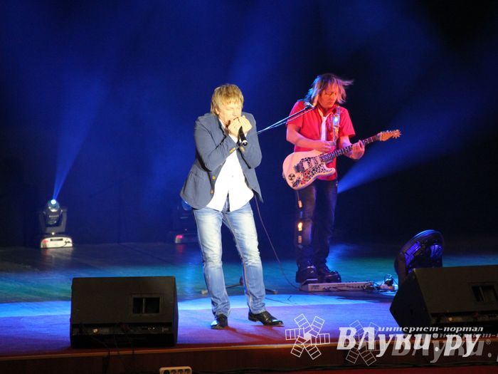ДК ЛК Великие Луки: Две звезды в одном концерте (фото)