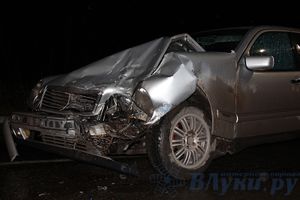 В Великих Луках от ул. Вокзальной до ул. 3-еЙ Ударной Армии в связи с ДТП затруднено движение (ФОТО)