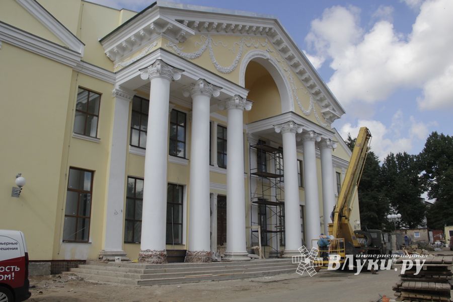 Пресс-тур по великолукскому драмтеатру (ФОТО)