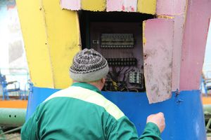 Аттракционы великолукского парка проверили на безопасность (ФОТО)