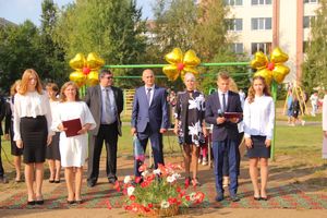 1 сентября в школах Великих Лук прошли Торжественные линейки (ФОТО)