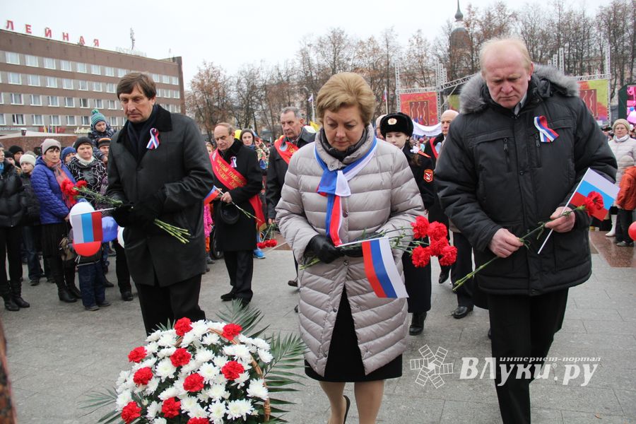 Великие Луки отметили День народного единства (фоторепортаж)