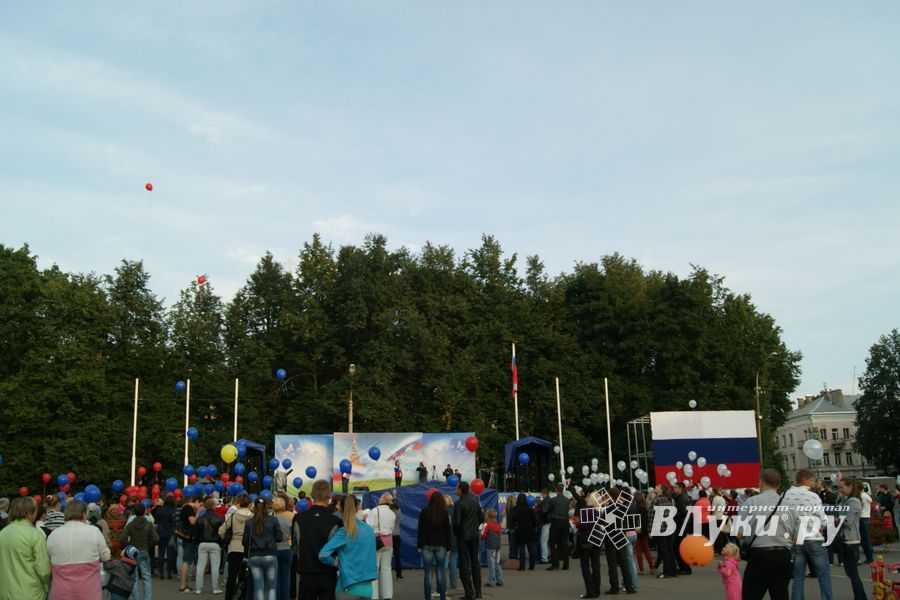 Празднование Дня флага в Великих Луках