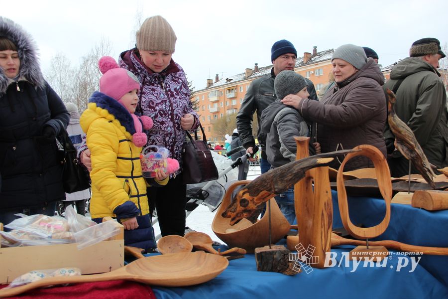 Широко отметили Масленицу в Великих Луках (ФОТО)