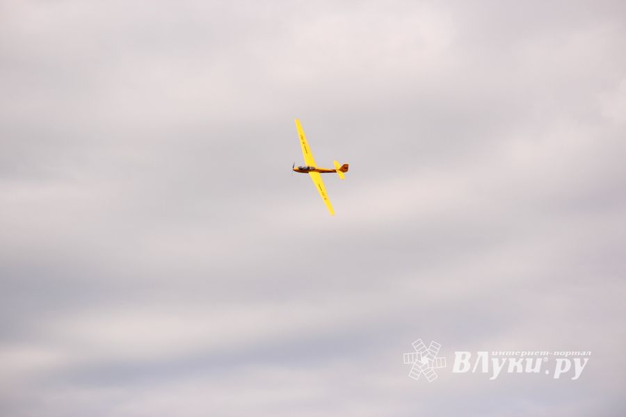 В Великих Луках проходит 7-й Фестиваль авиамодельного спорта (ФОТО)