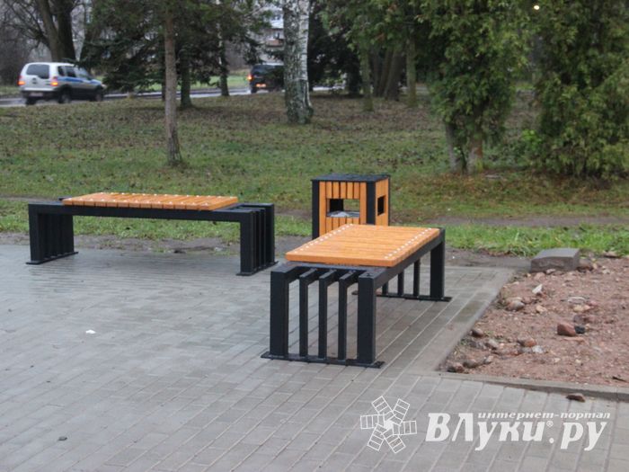 Площадку у будущего знака воздухоплаванию облагораживают (ФОТО)