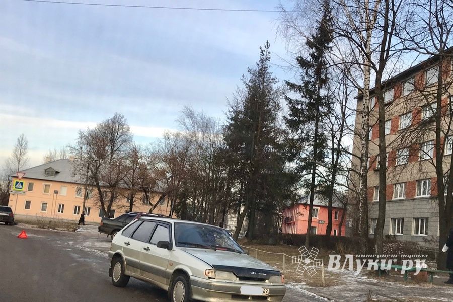 На улице Винатовского столкнулись «Лада» и Ford (ФОТО)